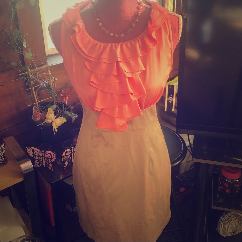 👗Coral and tan silky dress